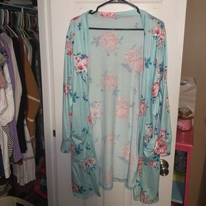 Long sleeved floral kimono!